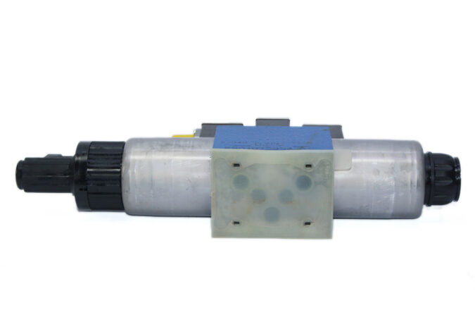 REXROTH R900927235 PROPORTIONAL DIRECTIONAL VALVE 4WREE10V50-23/G24K31/A1V - Image 4