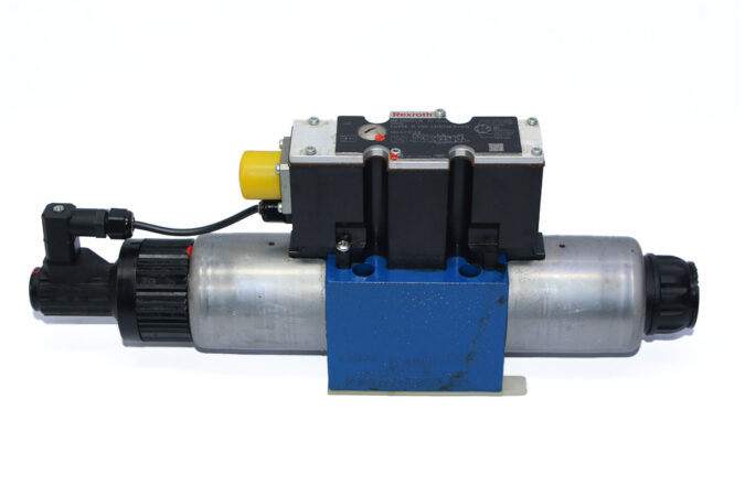 REXROTH R900927235 PROPORTIONAL DIRECTIONAL VALVE 4WREE10V50-23/G24K31/A1V - Image 5