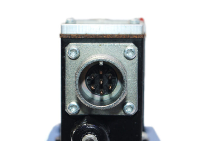 REXROTH R900927235 PROPORTIONAL DIRECTIONAL VALVE 4WREE10V50-23/G24K31/A1V - Image 7