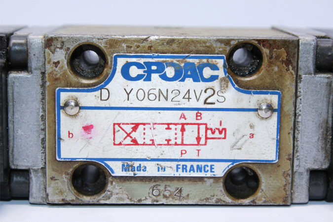 CPOAC D Y06N24V2S DIRECTIONAL CONTROL VALVE