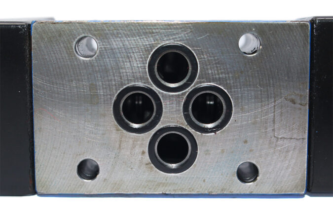 REXROTH R900944808 DIRECTIONAL CONTROL VALVE 4WE6D62/OFEW230N9K4/B10 - Image 4