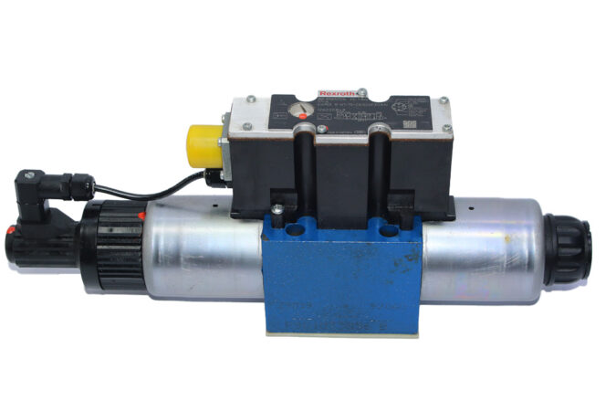 REXROTH R900927234 PROPORTIONAL DIRECTIONAL VALVE 4WREE10W1-75-23/G24K31/A1V - Image 5